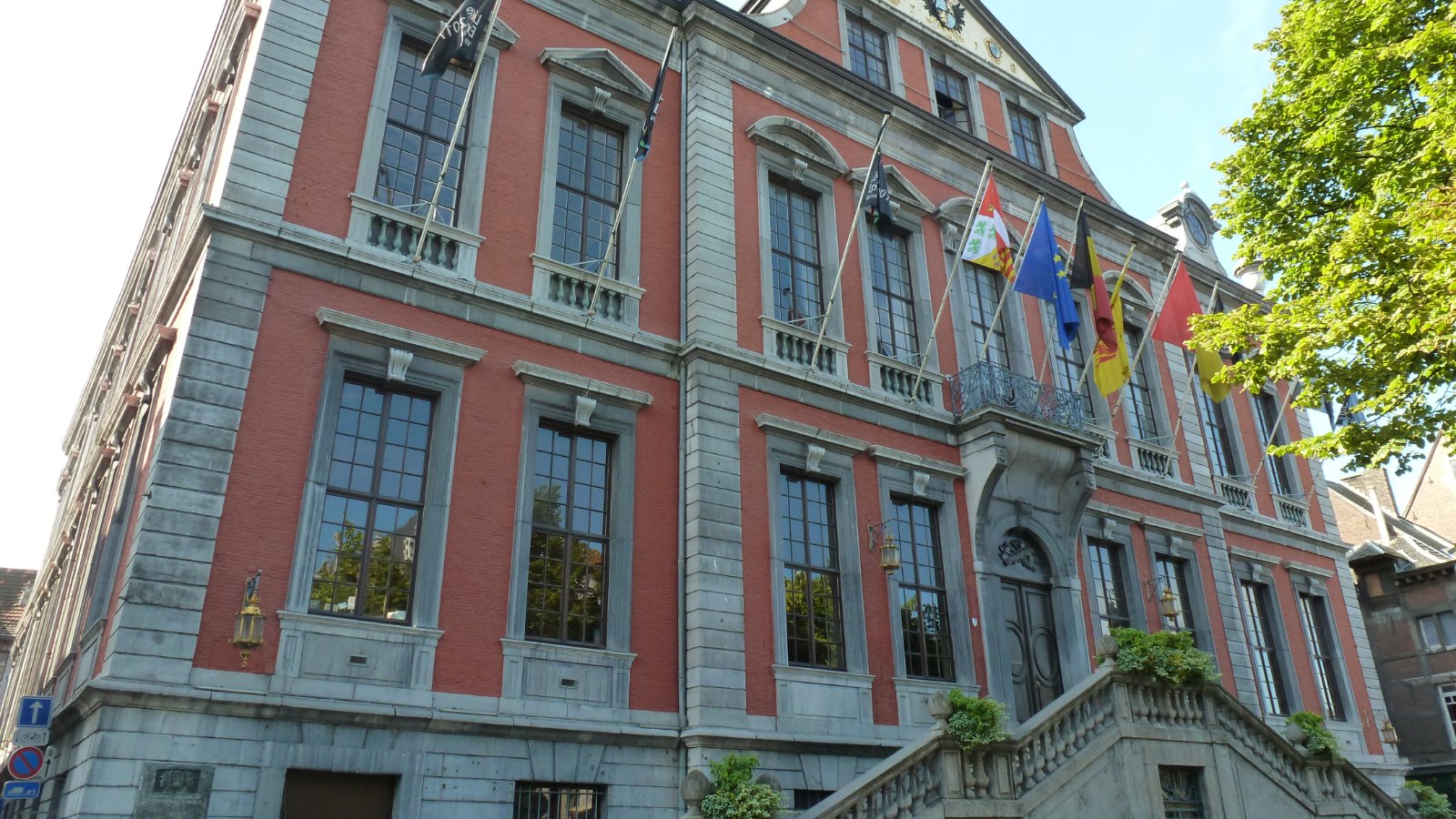 Mariage civil à Liège – Hôtel de Ville, place du Marché Mariage civil à Liège : l’Hôtel de Ville, place du Marché